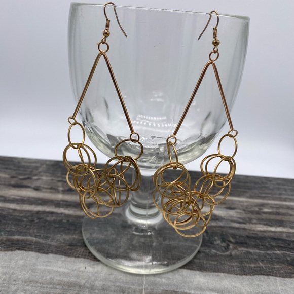 Gold dangle earrings - Picture 3 of 5
